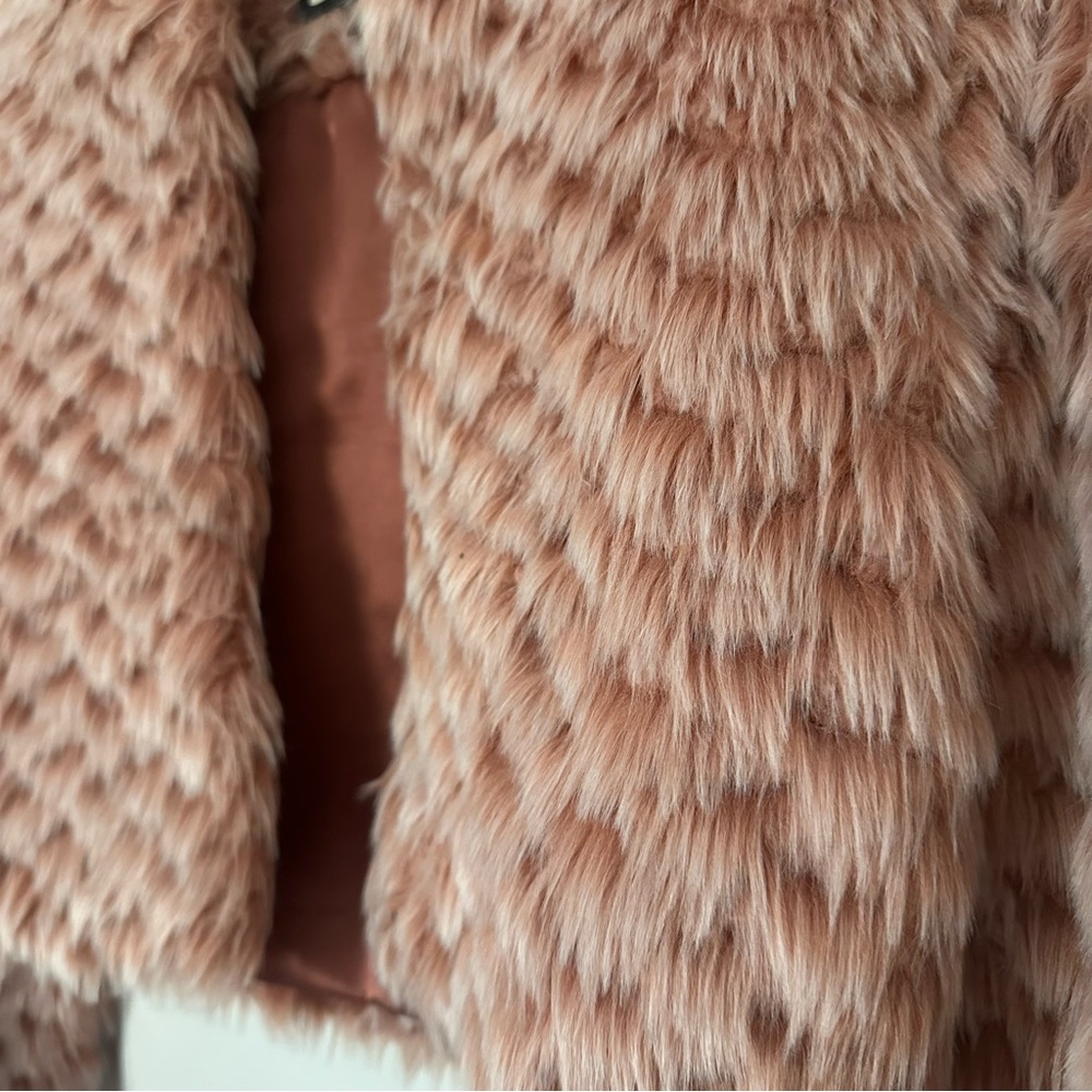 Bebe Pink Faux Fur Cropped Jacket with Plush Texture - Picture 3 of 6